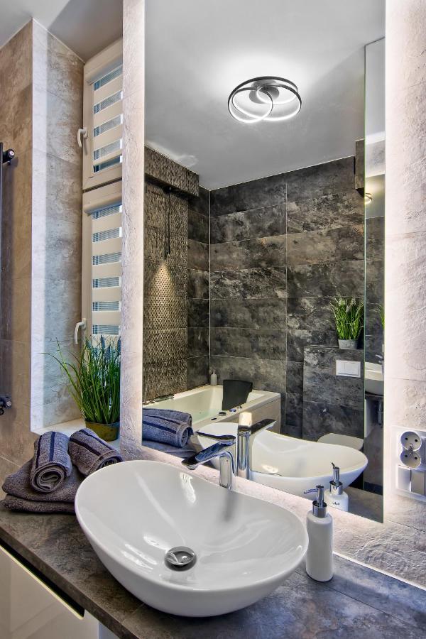 Apartament Bialy Z Jacuzzi Kraków Exteriör bild