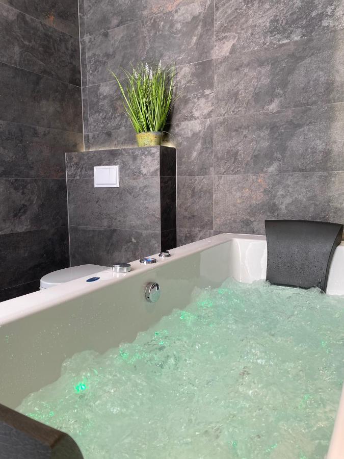 Apartament Bialy Z Jacuzzi Kraków Exteriör bild